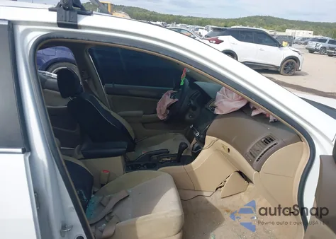 2004 Honda Accord 2.4 Lx z USA, uszkodzony, nr VIN 1HGCM56324A066289